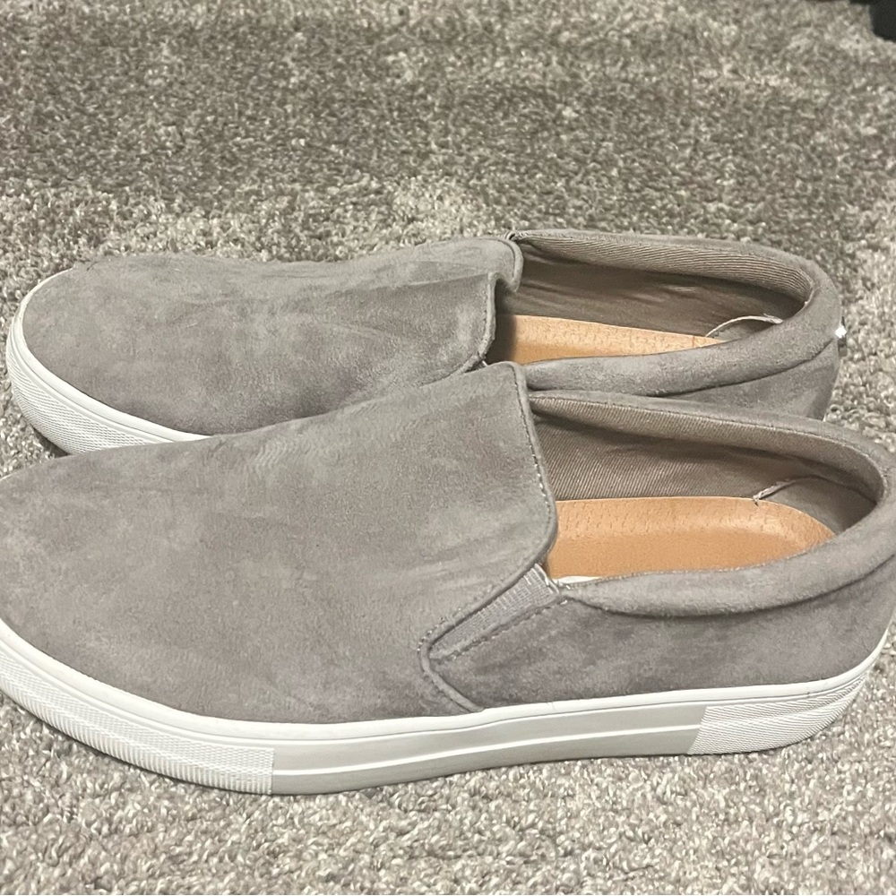 Steve Madden Gray Suede Gills